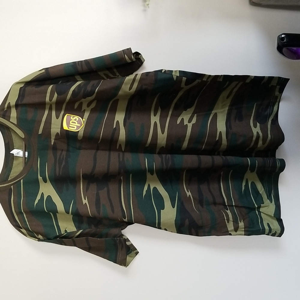 Camouflage UPS T shirt new without tags sz 3XL